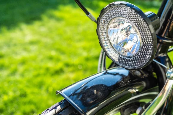 Fahrradscheinwerfer am Schutzblech